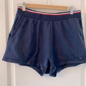 Tommy Hilfiger bleu shorts with pockets. Size M